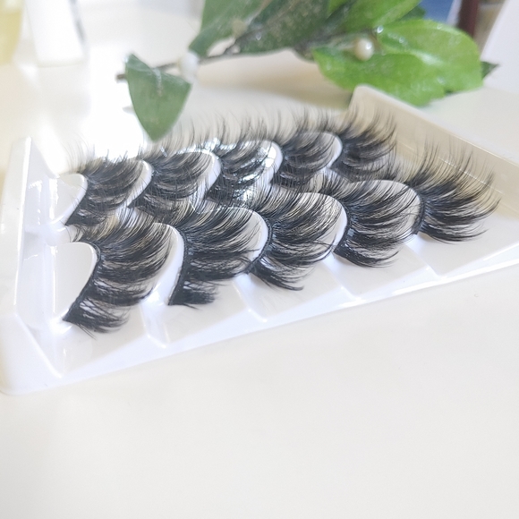 Lashes - Picture 2 of 3